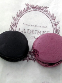 LADUREE}J